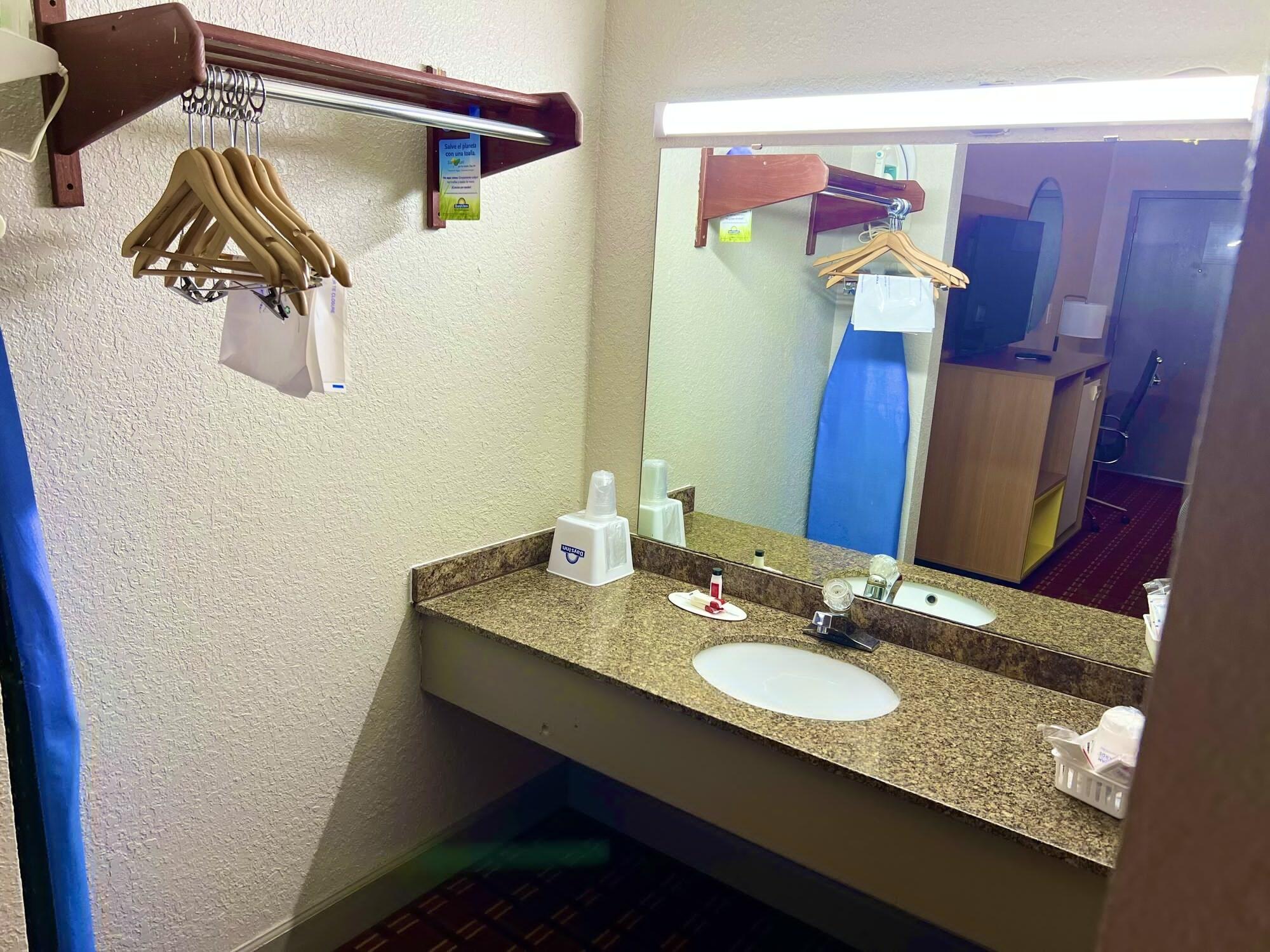 Days Inn By Wyndham Athens Extérieur photo
